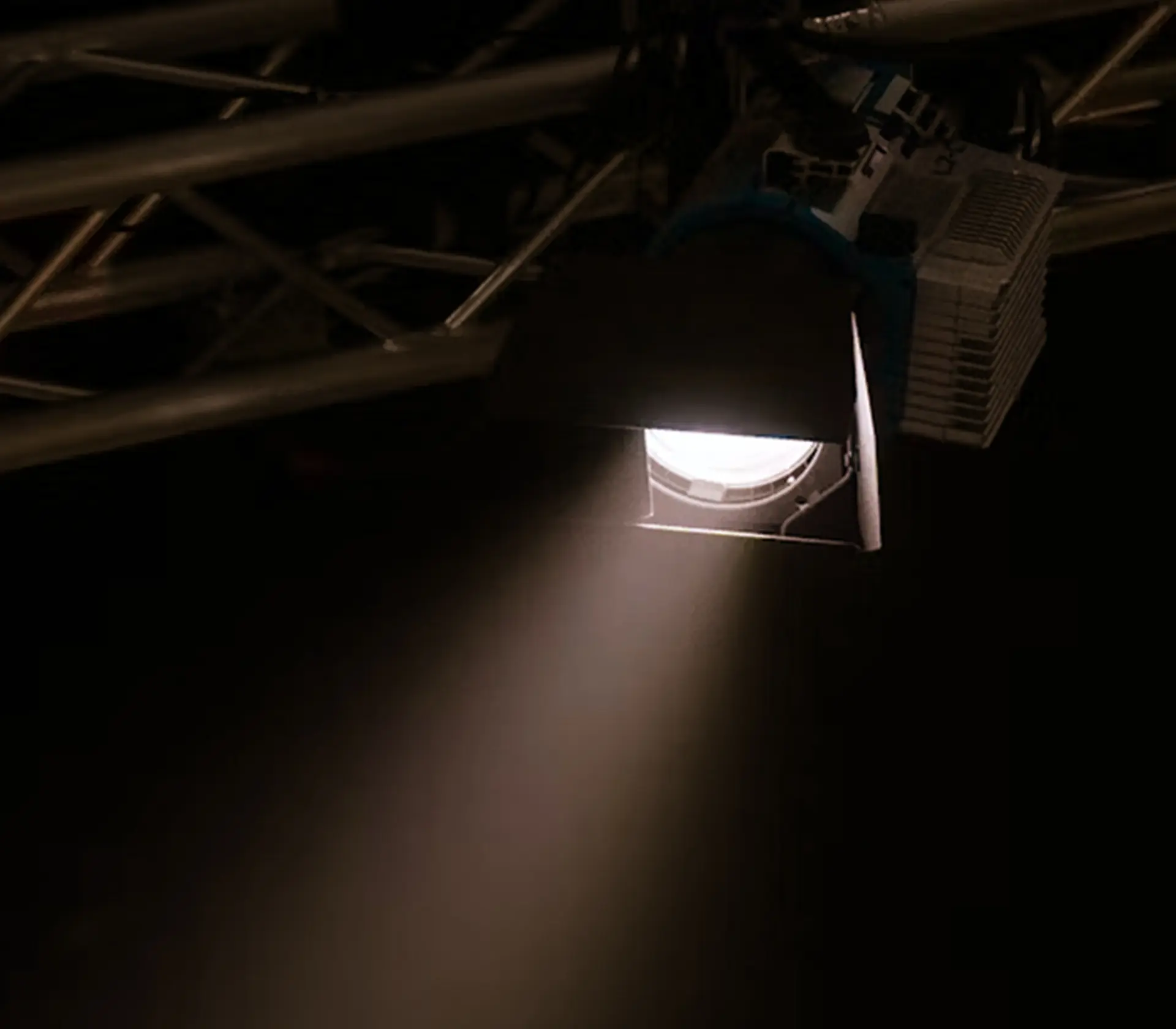 STATE-OF-THE-ART INTELLIGENT KEY FOB WITH REMOTE ENGINE START